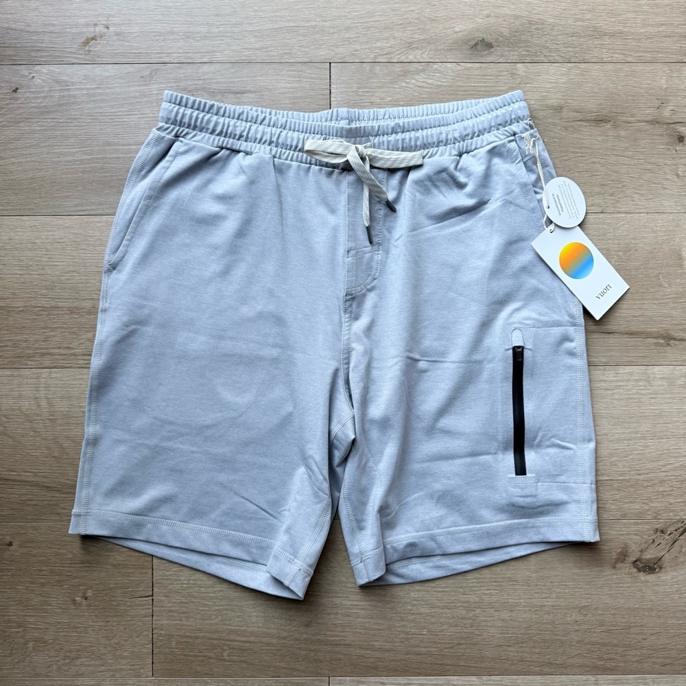 NWT Vuori Sunday Performance Shorts Men’s Small Platinum Heather 7”